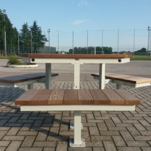 Picknicktafel Bilbao 7 Met bevestigingsmogelijkheden voor verankering is de Bilbao picknicktafel ideaal voor gebruik in parken, scholen en recreatiegebieden.
